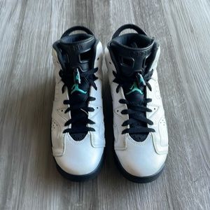 Jordan 6 size 6.5Y